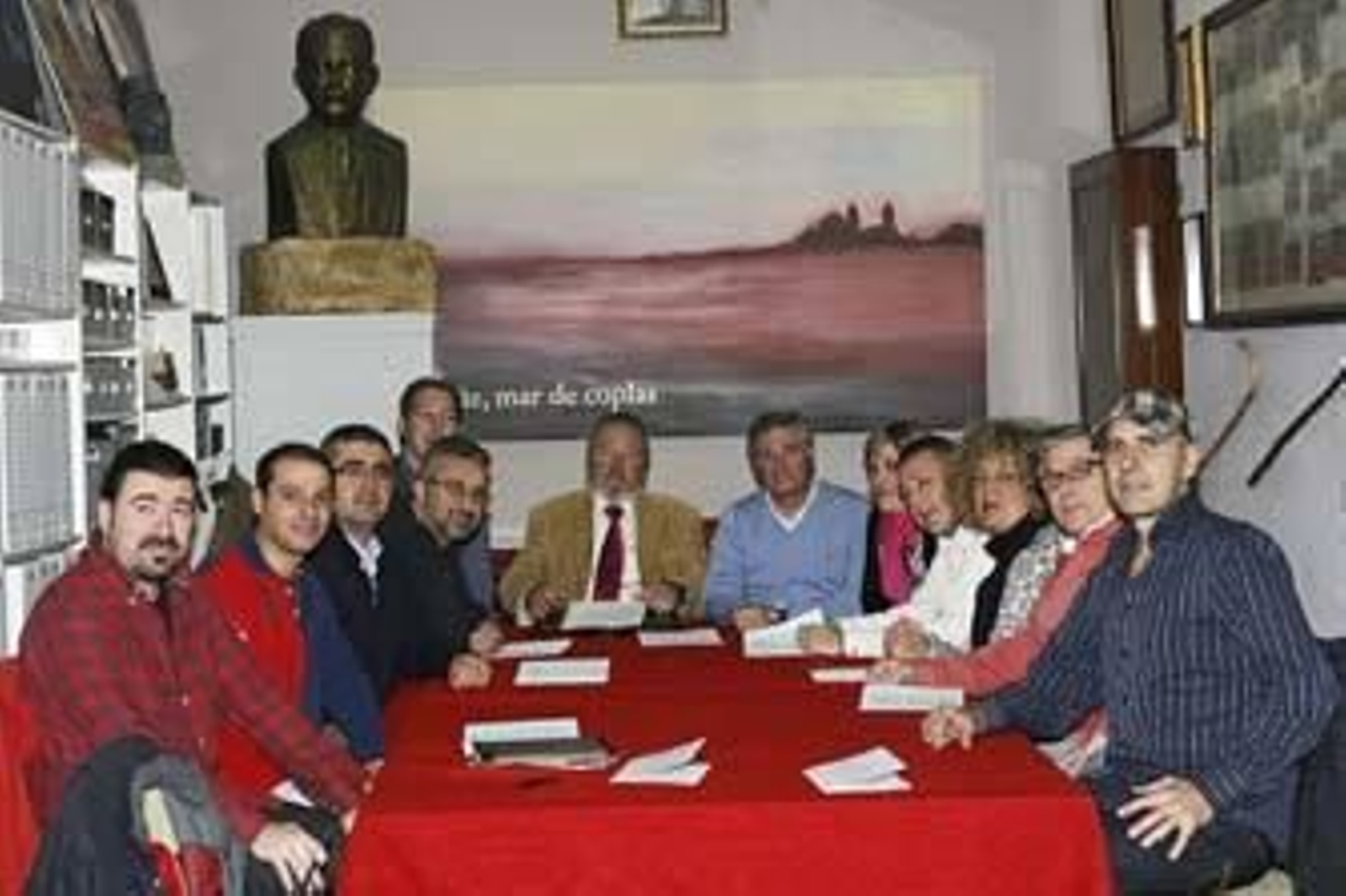 Los miembros del jurado oficial reunidos en la tarde de ayer en la sede del Aula del Carnaval. /Joaquín Pino