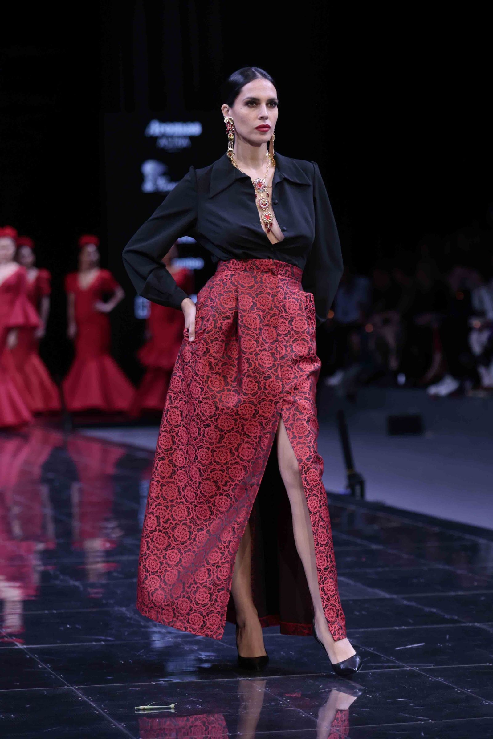 Desfile de Pilar Rubio en SIMOF de 2024, todas las fotos