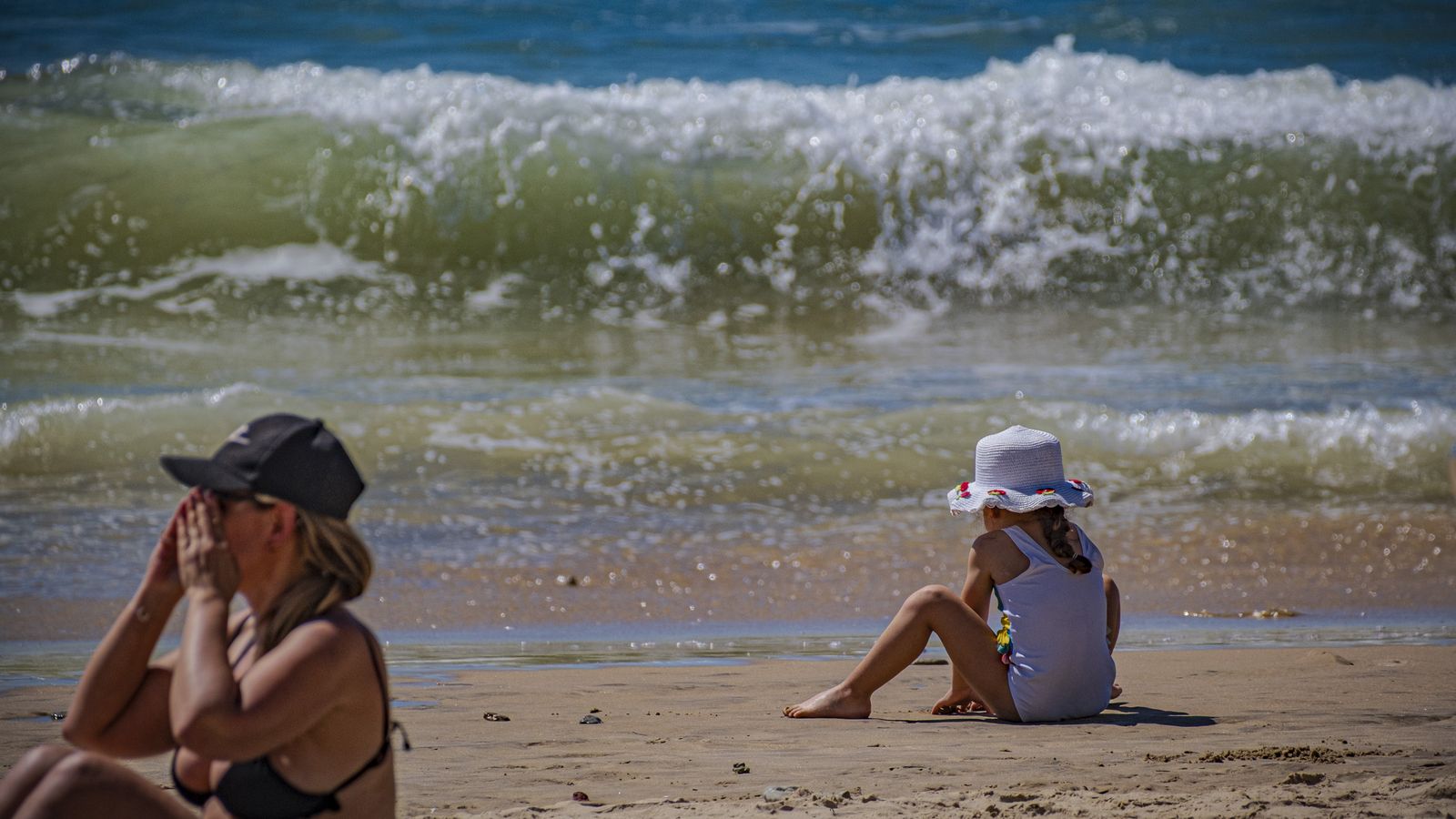 Las imágenes de las mareas vivas en pleamar de las playas de Cádiz