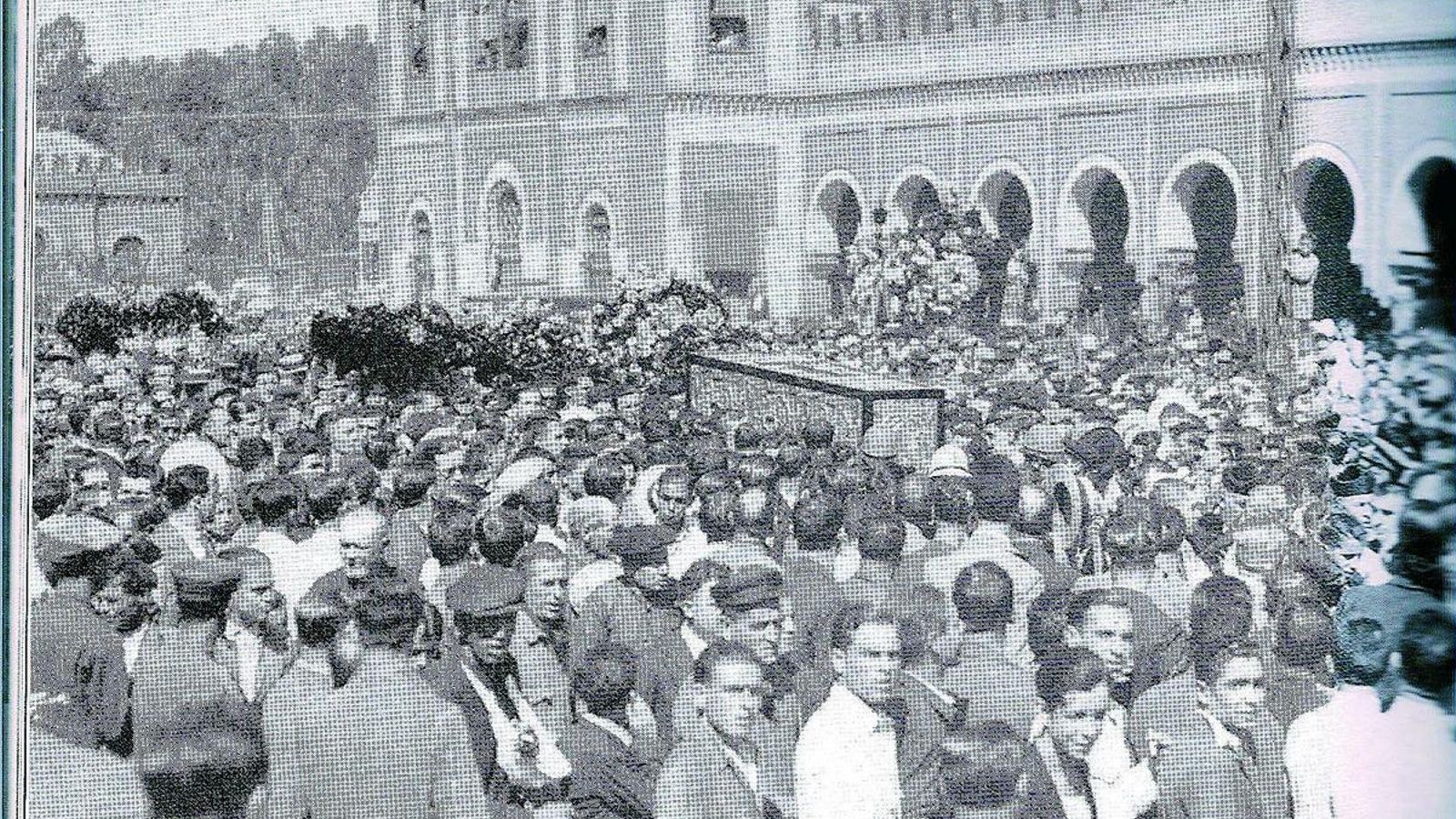 Llegada del féretro del torero a la estación de Córdoba de Sevilla.