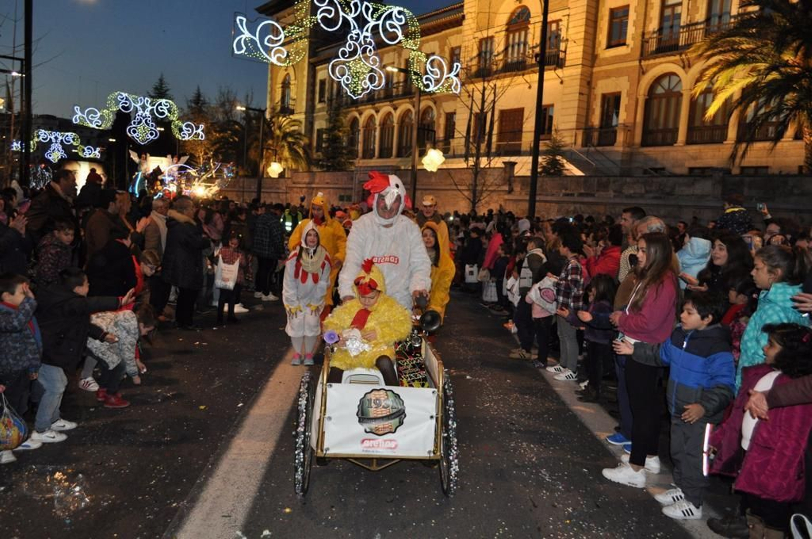 La familia Arenas organiza el 'funeral' de su pavo de Navidad, con más aforo permitido en Granada por el coronavirus