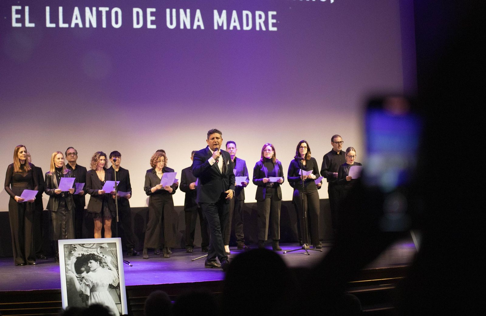 El estreno en Almería del largometraje documental "Concha Robles", en imágenes