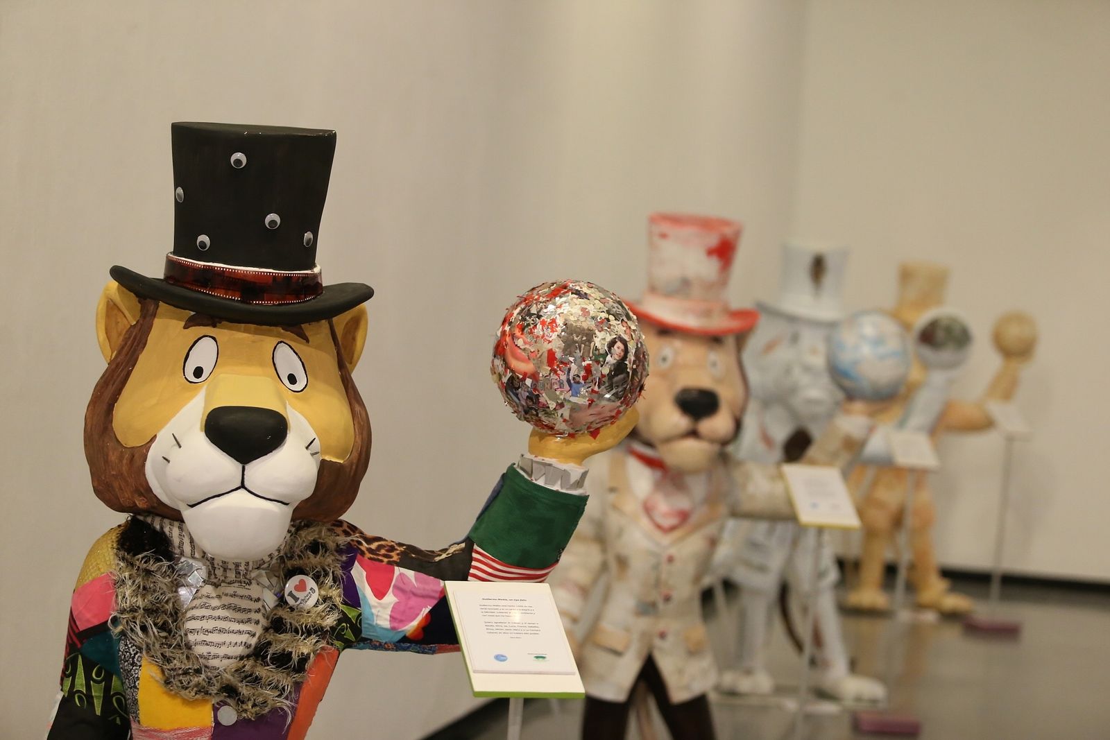 Las imágenes de la exposición 'La Vuelta de Willy Fog con Apadis'