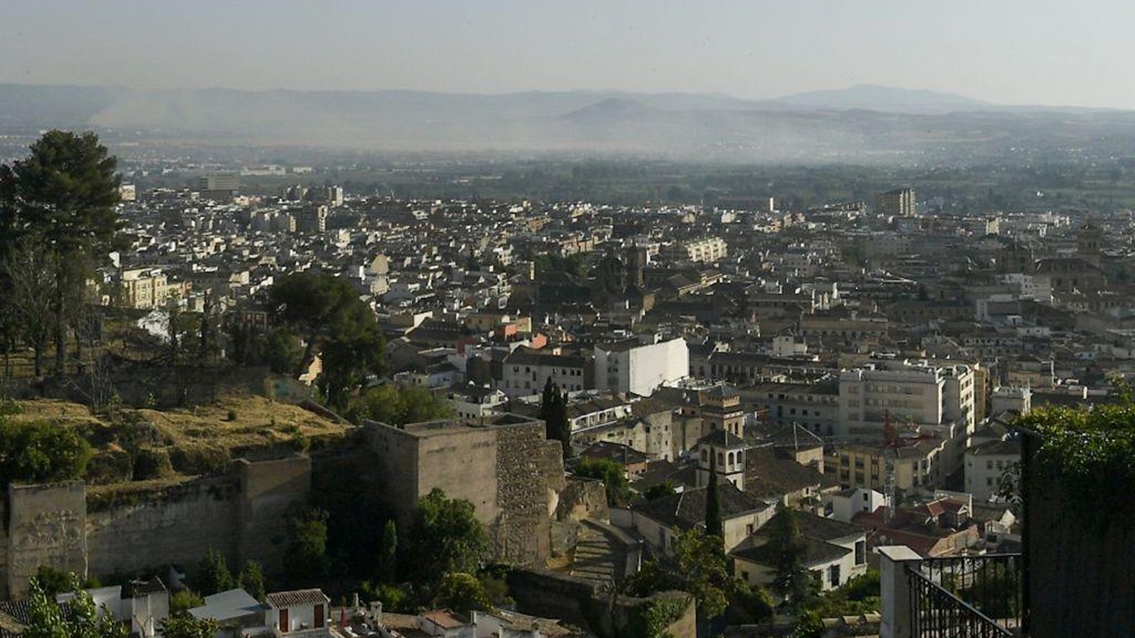 Humo sobre la ciudad de GRanada