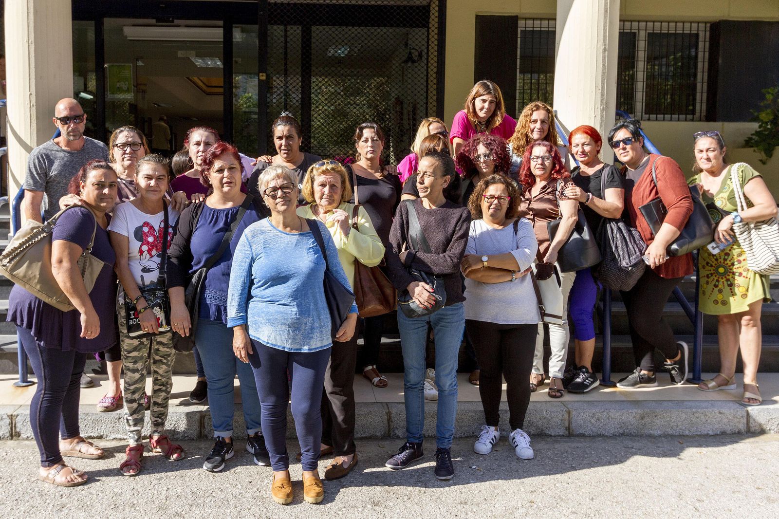 Rosa Huerta (centro), ayer con sus compañeras ante el CMAC.