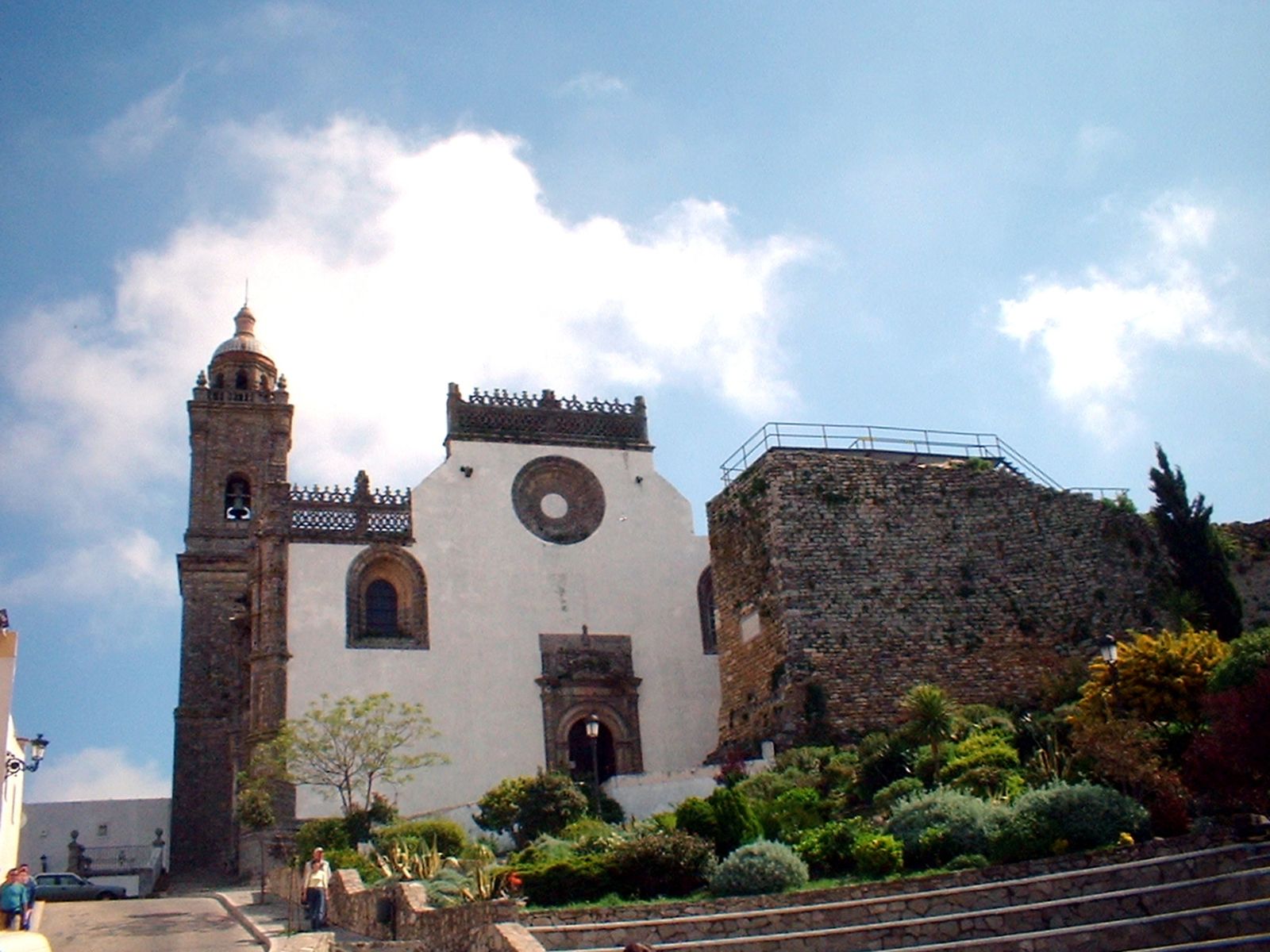 Iglesia de Santa María la Coronada de Medina Sidonia, construida sobre otra mudéjar que debió ser la sede provisional del obispado de Algeciras.
