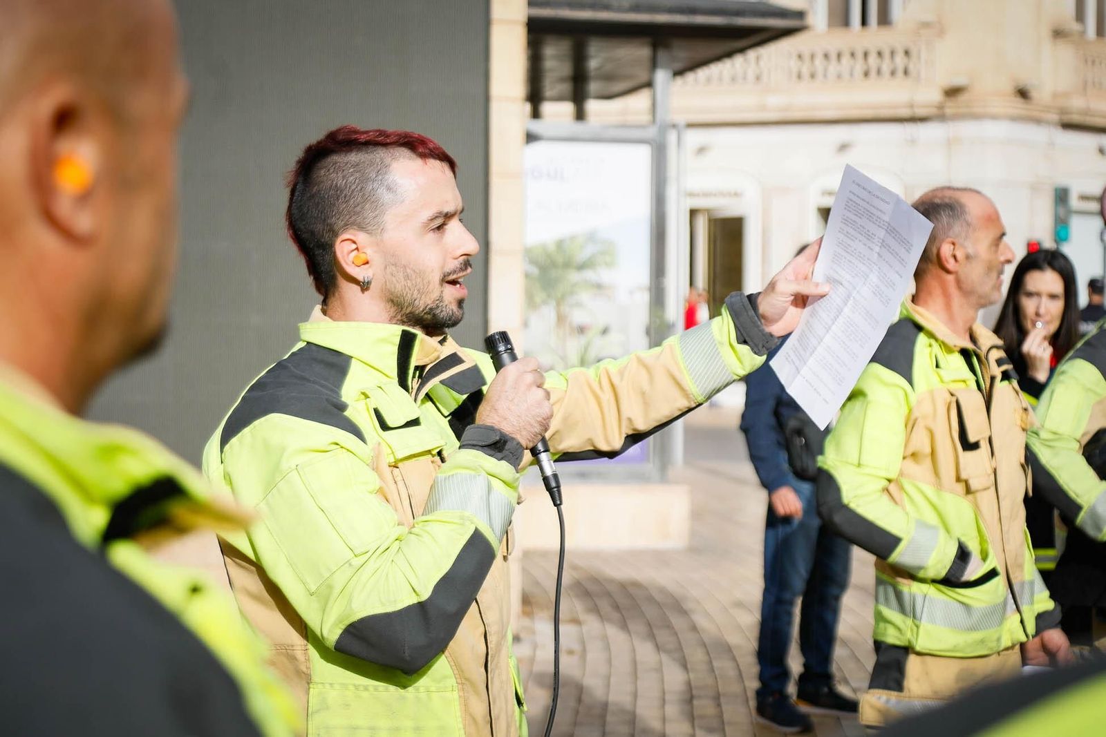 Imágenes de la manifestación de bomberos en Almería