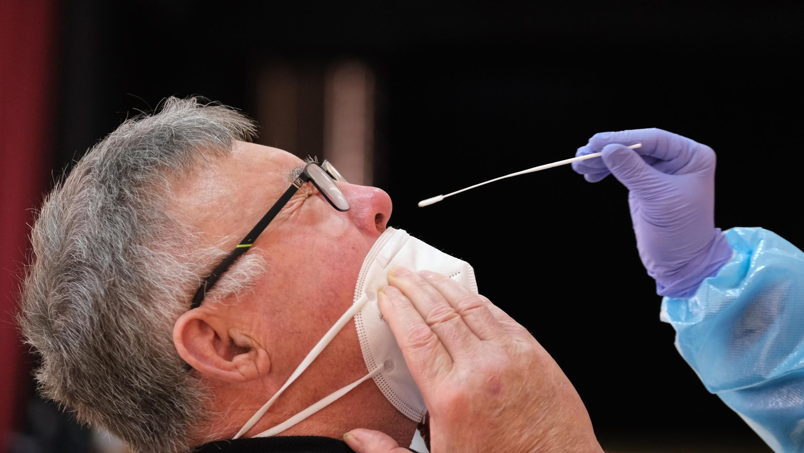 Realización de un test de antígenos en Alhama de Almería.