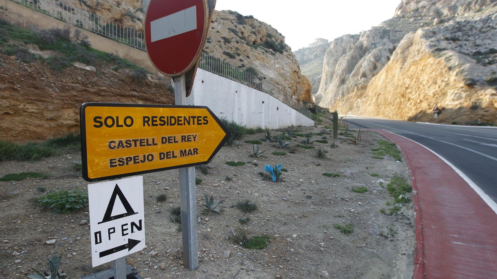 Sólo los residentes a los núcleos urbanos, hotel y camping han tenido acceso al Cañarete