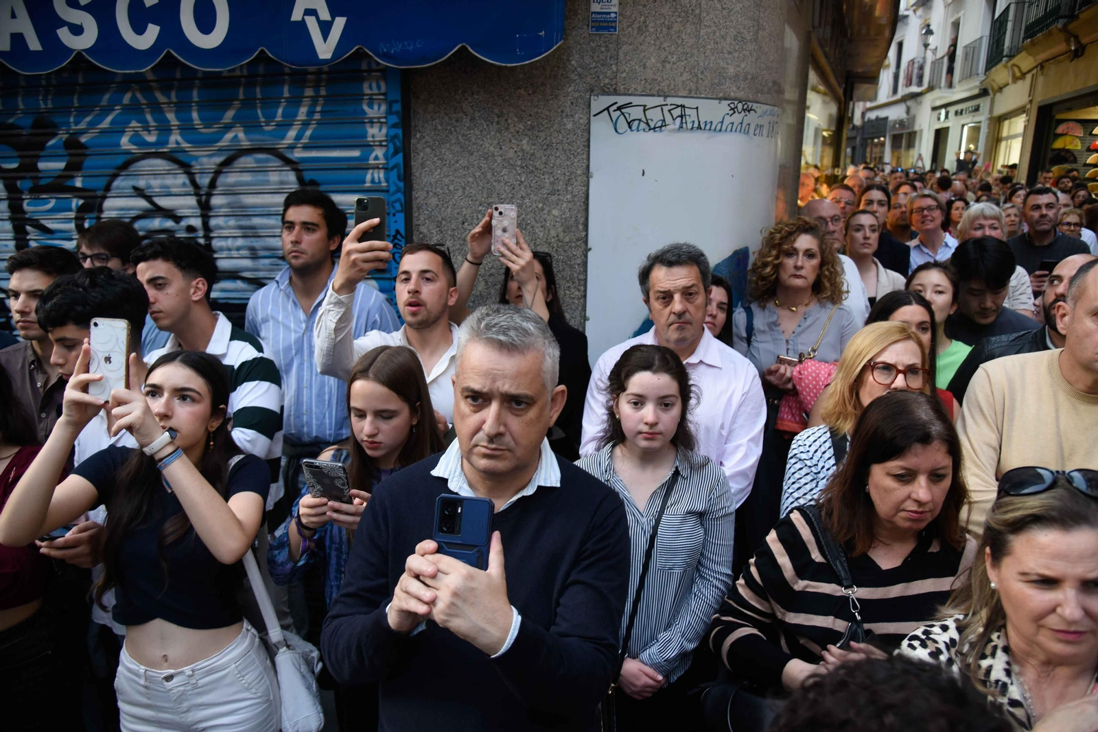 La Hermandad del Cristo de la Corona en la Semana Santa de Sevilla 2025