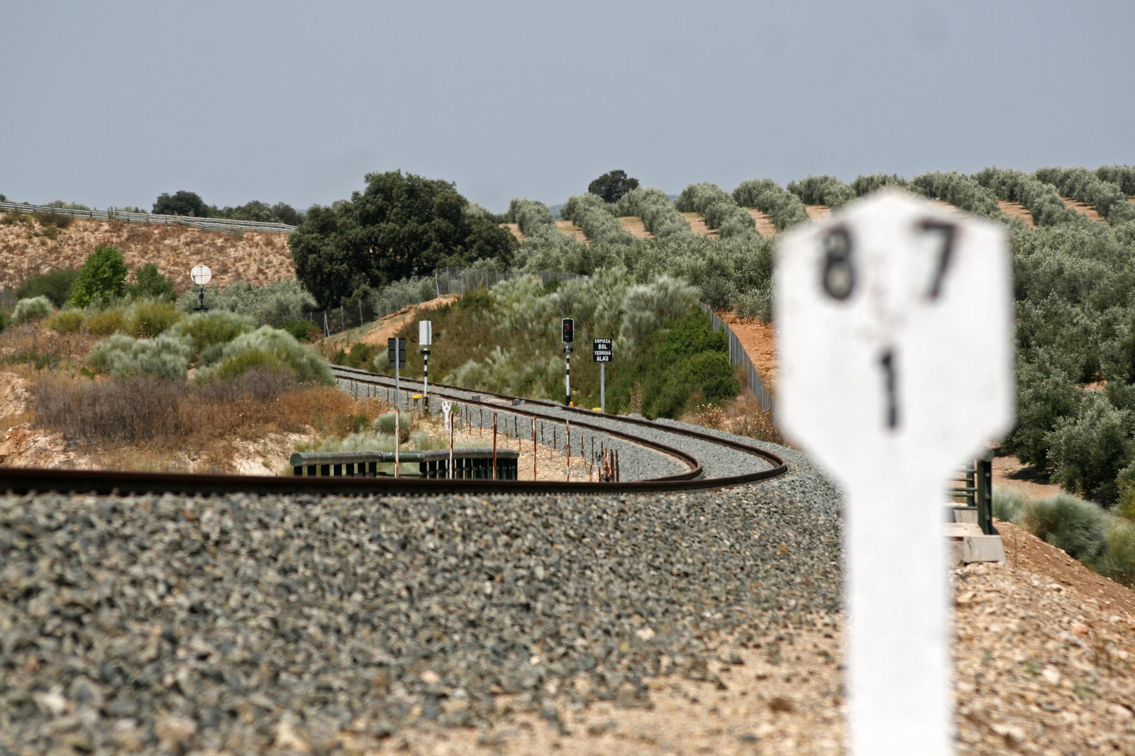 Así está la línea de tren convencional Granada-Bobadilla y algunas estaciones