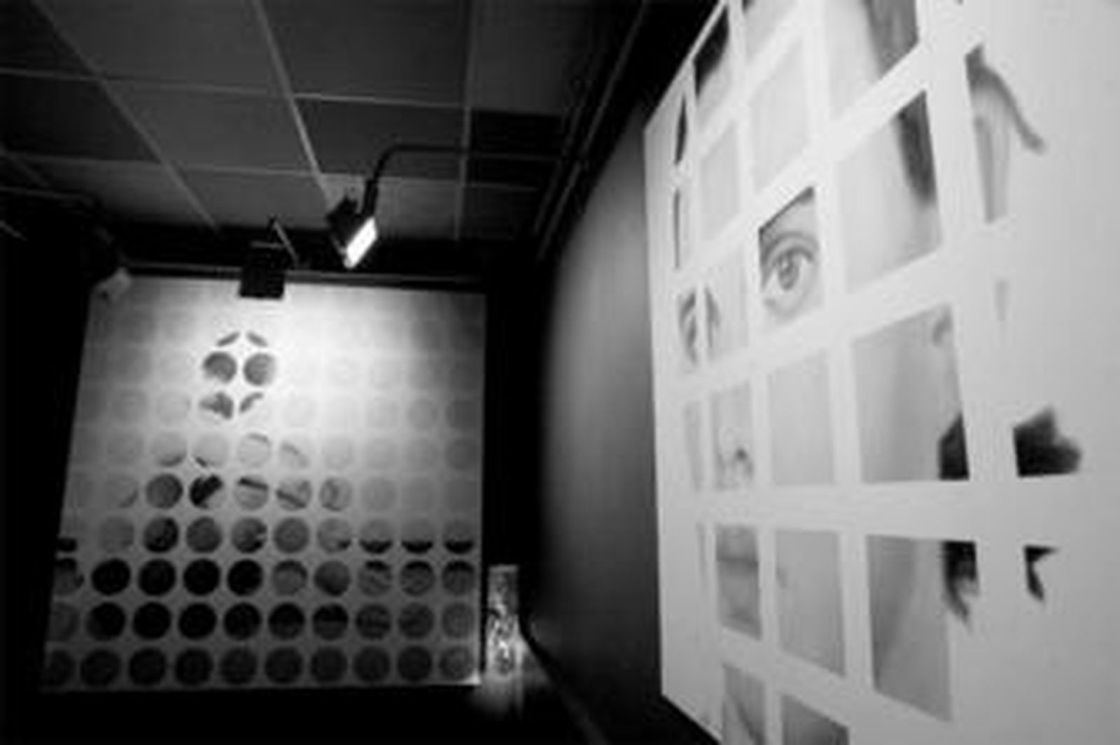 Dos de las obras de la exposición de Aurelio Argüez, ayer en La Tetería.