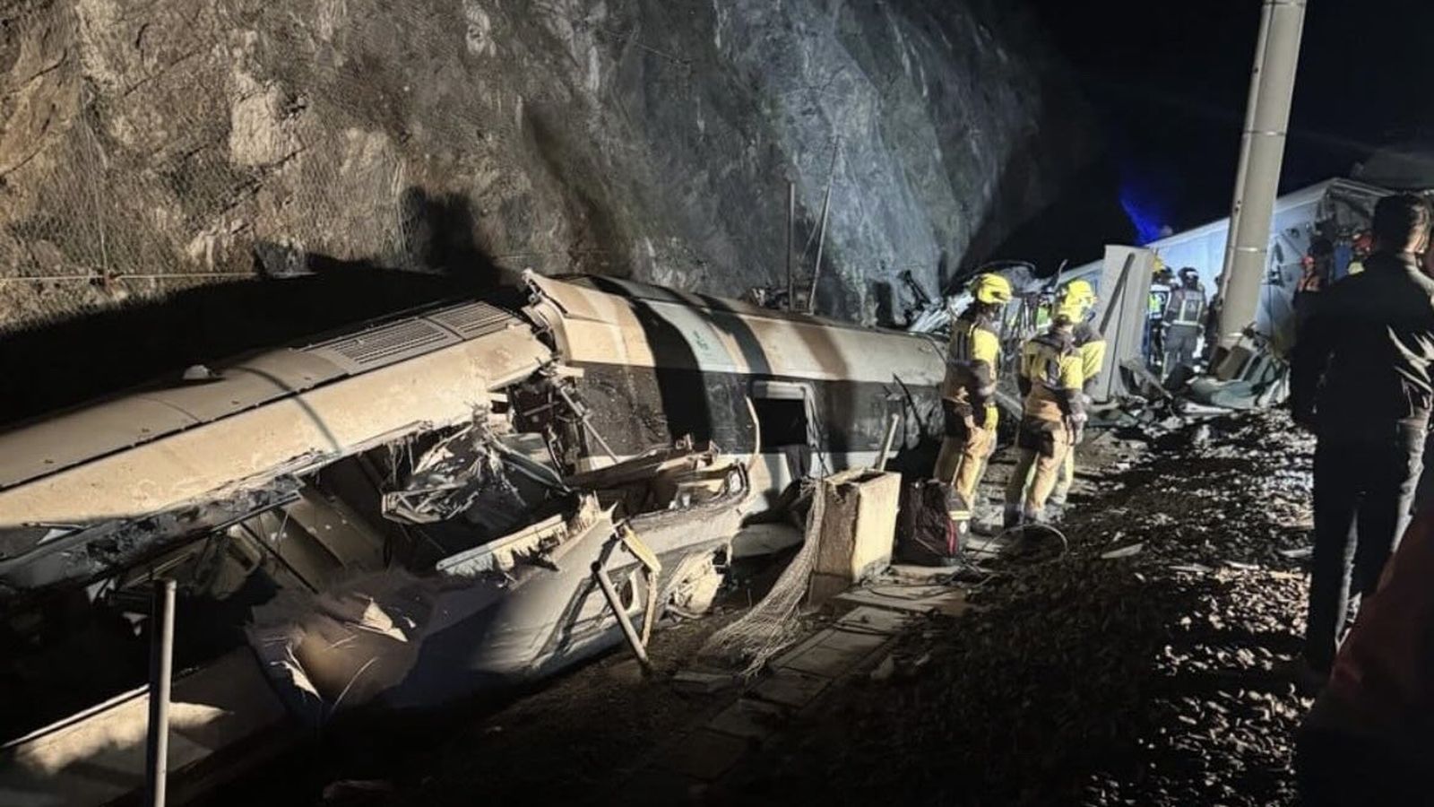 Fotografías del tren de Huelva implicado en el accidente de Adamuz, Córdoba.