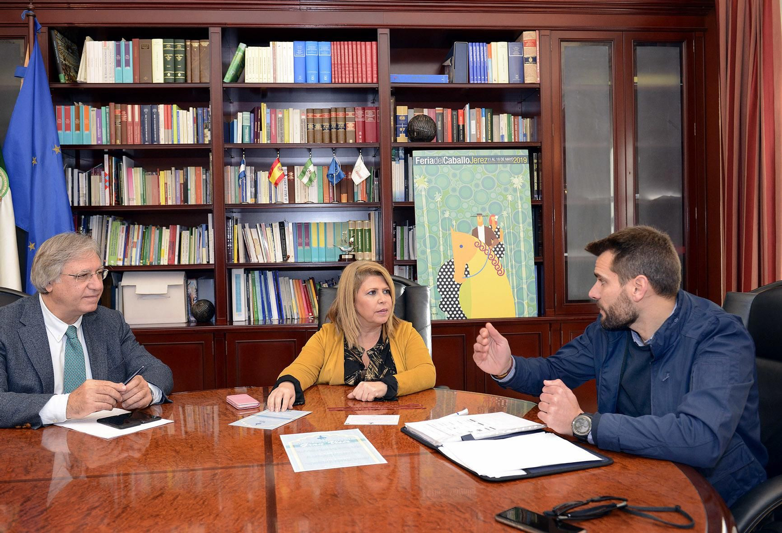 Un momento de la reunión de la alcaldesa con Rafael Mateos, a la que asistió también Francisco Camas.