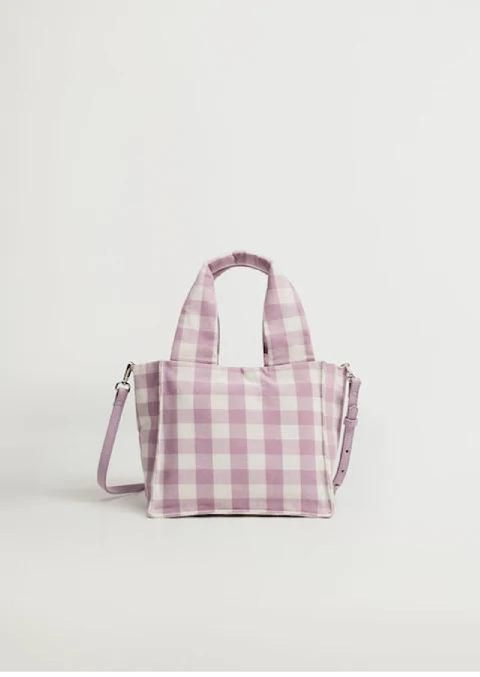 Bolso en cuadros vichy de color malva de Mango.