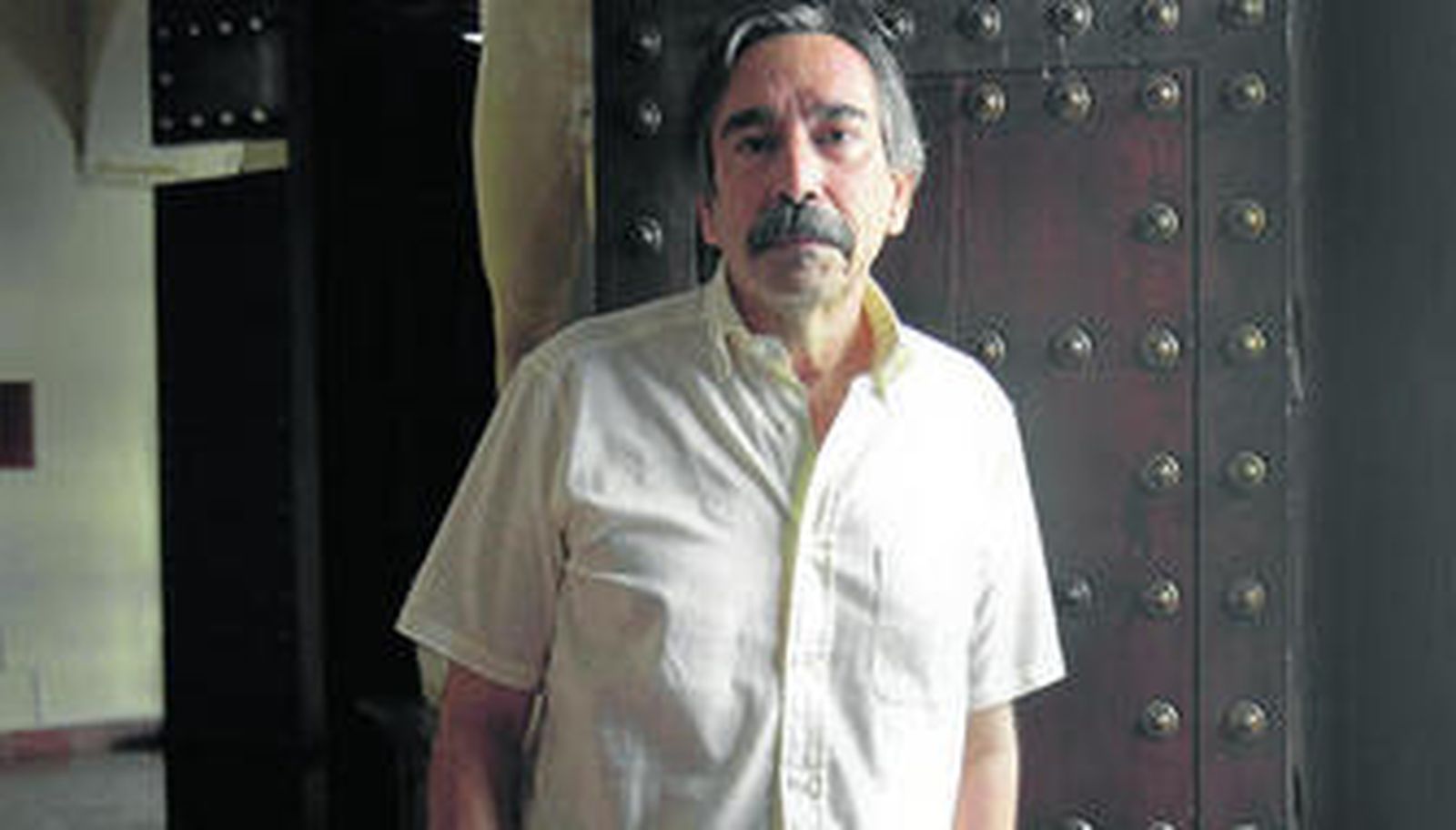 Fernando Martín, en la Facultad de Historia, durante un momento de la entrevista.