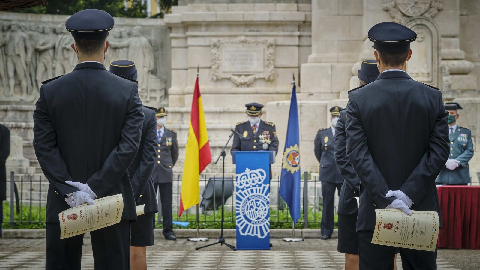 Acto de  juramento de 22 nuevos inspectores de la Policía Nacional en la Plaza de España.