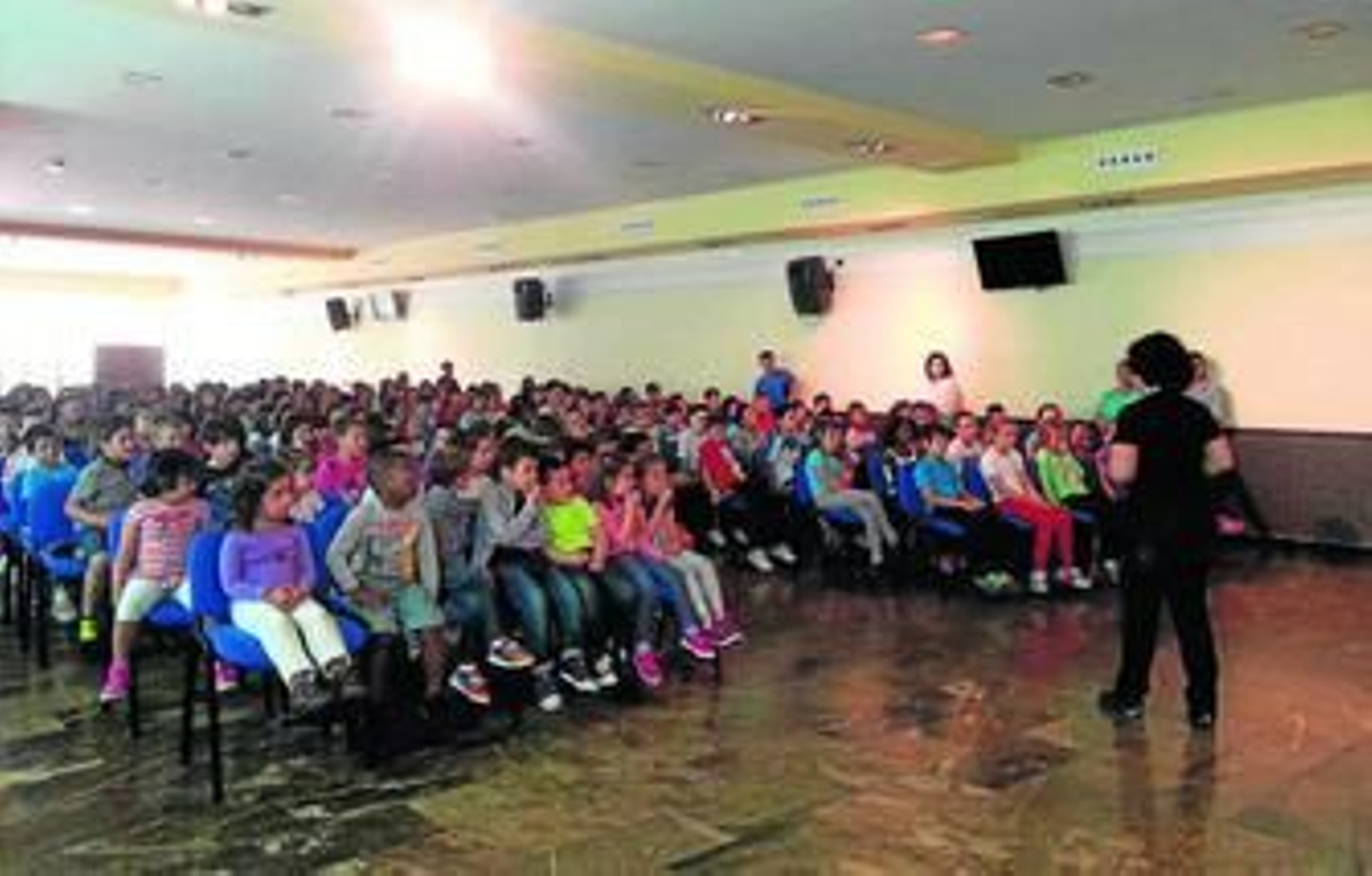 La música clásica emociona y fascina a los pequeños de Fines