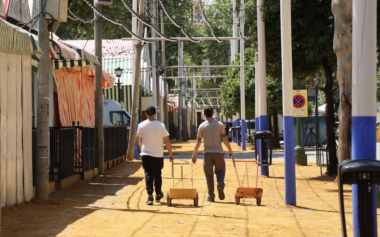 Montaje de la Feria tras el apagón