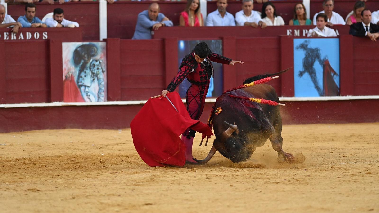 El sevillano Pablo Aguado, ante el primero de la tarde.
