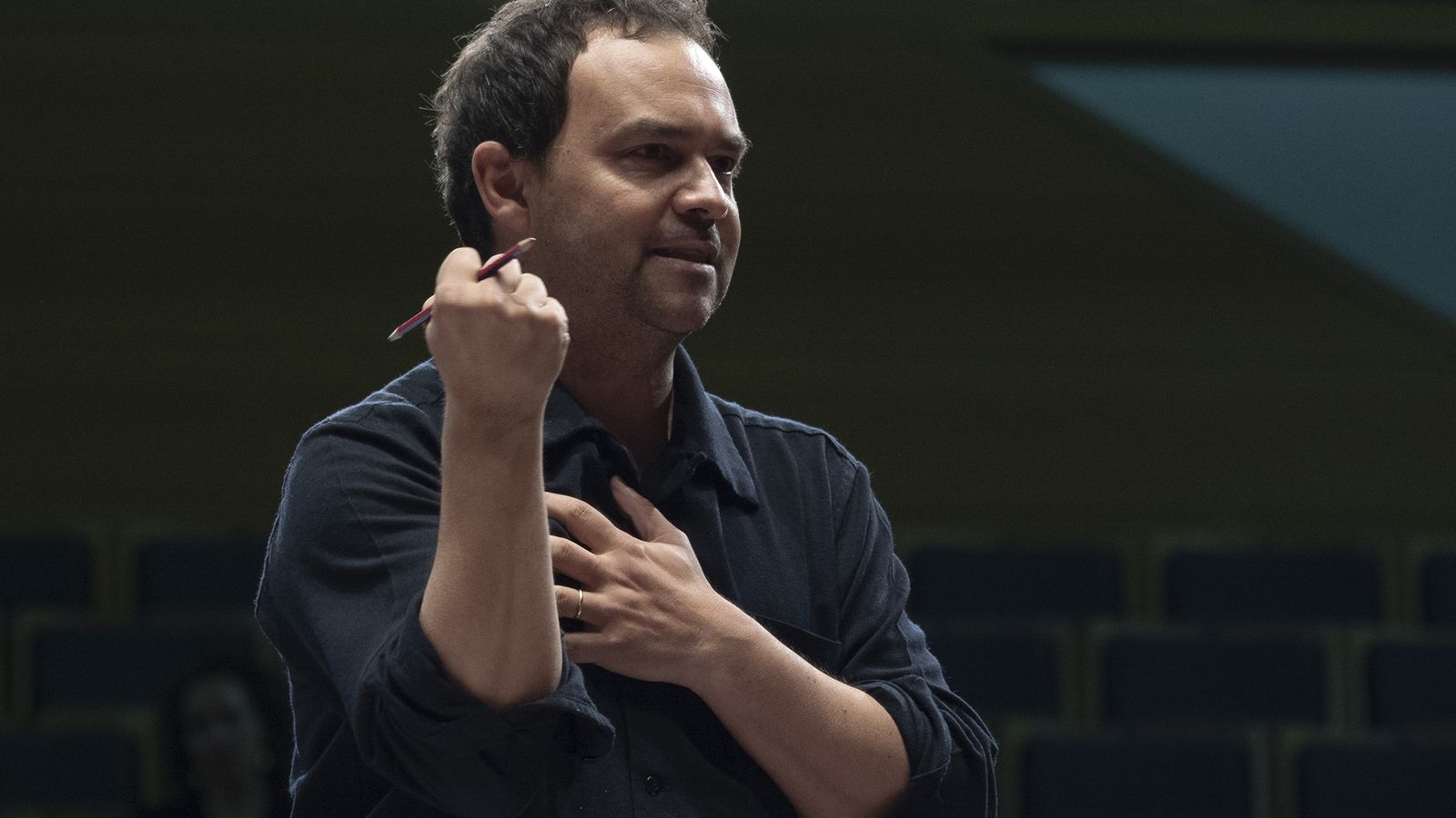 Andoni Sierra durante un ensayo para un concierto de la Semana de Música Religiosa de Cuenca.