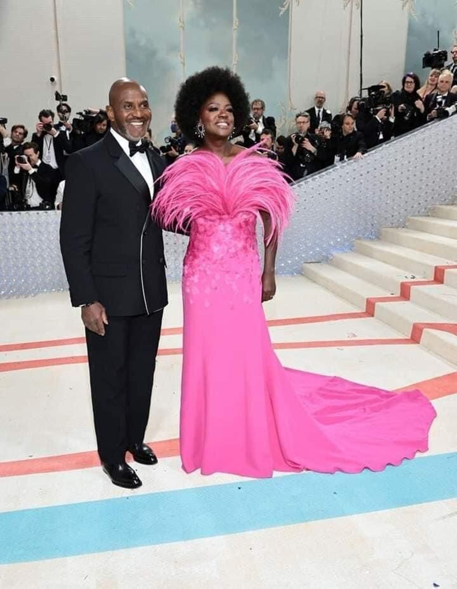 Viola Davis, de rosa, un color que no le gustaba precisamente a Lagerfeld, en la MET Gala