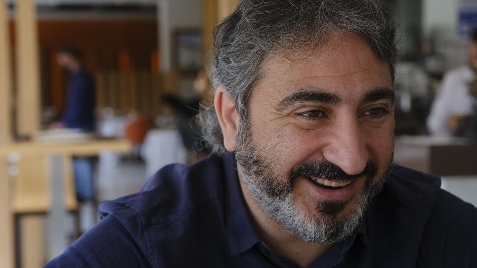 Hijo de una cocinera que durante años regentó el antiguo Teleclub de Topares y un agricultor que se encargaba de las tierras de un terrateniente en Contador