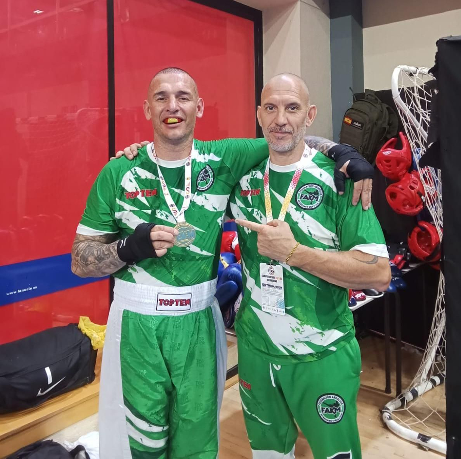 Luis Carlos Barrera posa con la medalla de plata. Luis Carlos Barrera posa con la medalla de plata.