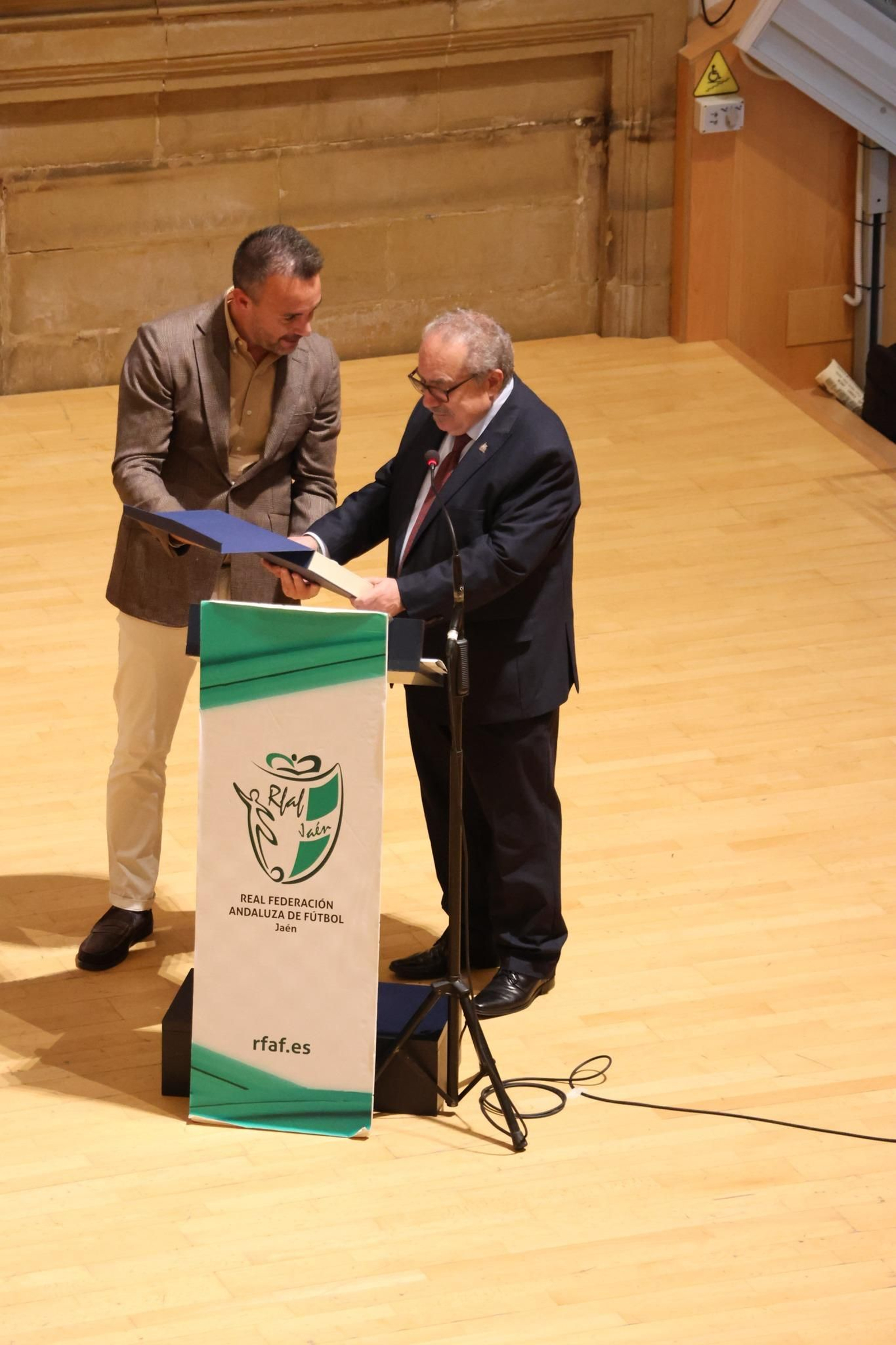 La gala Juego Limpio 2024-2025 de la Federación Jiennense de Fútbol, en imágenes