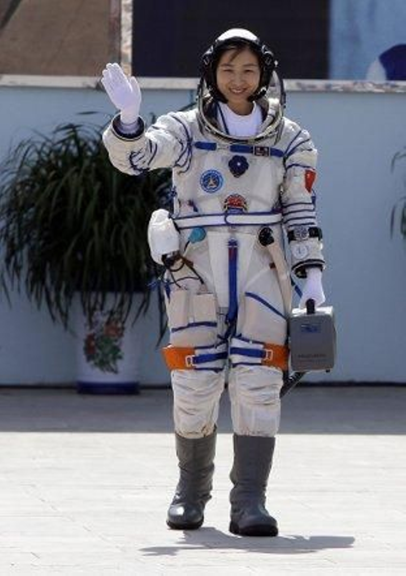 China manda al espacio a su primera mujer astronauta