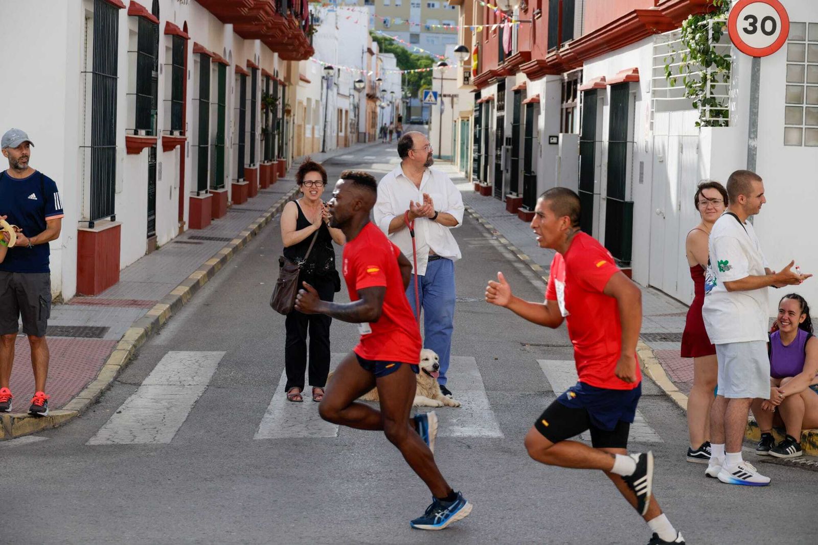 Las imágenes de la carrera Ruta 091 Kilómetros Solidarios celebrada en San Fernando