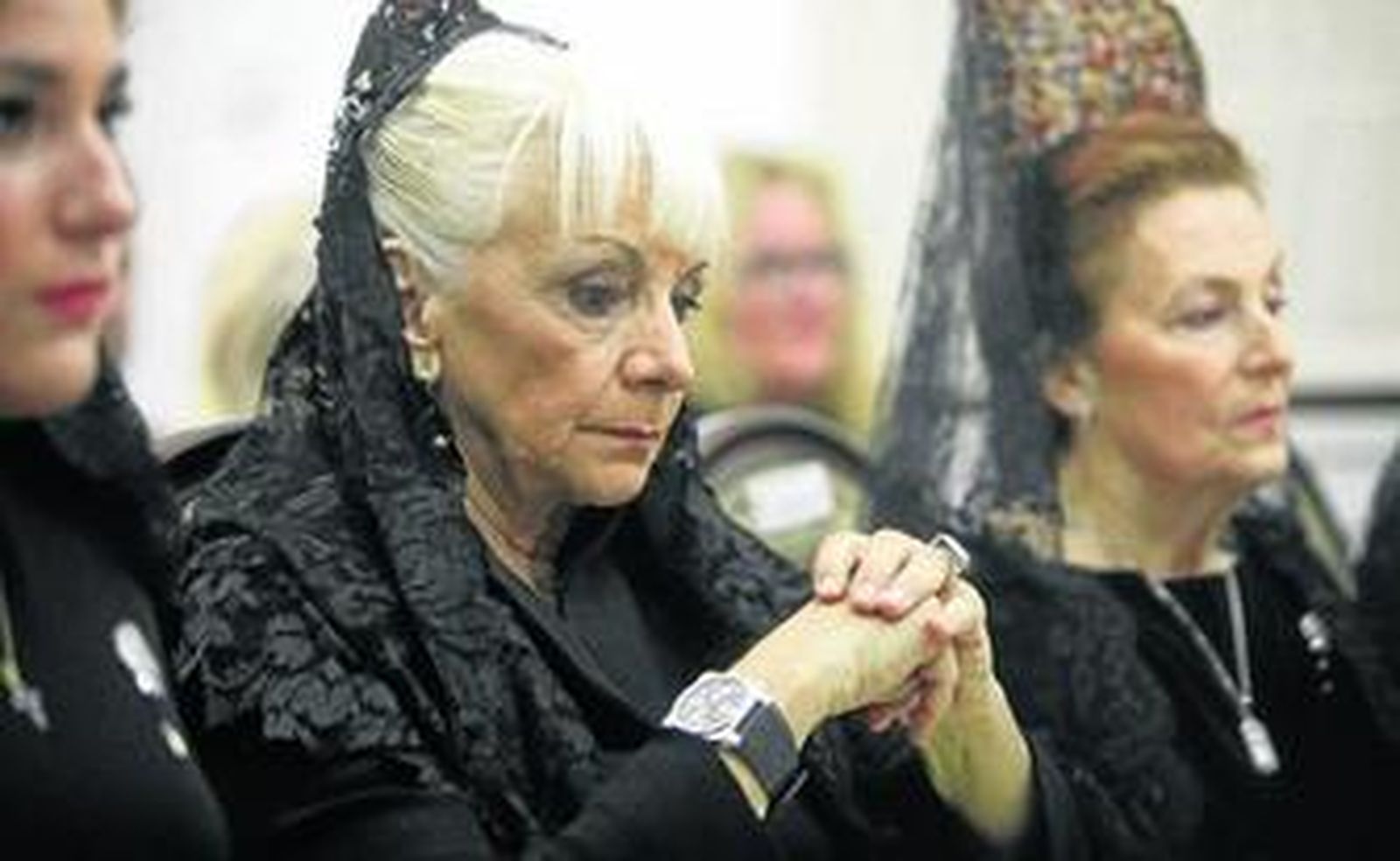 Teófila Martínez ataviada con mantilla, en la exaltación del pasado viernes en Diputación.