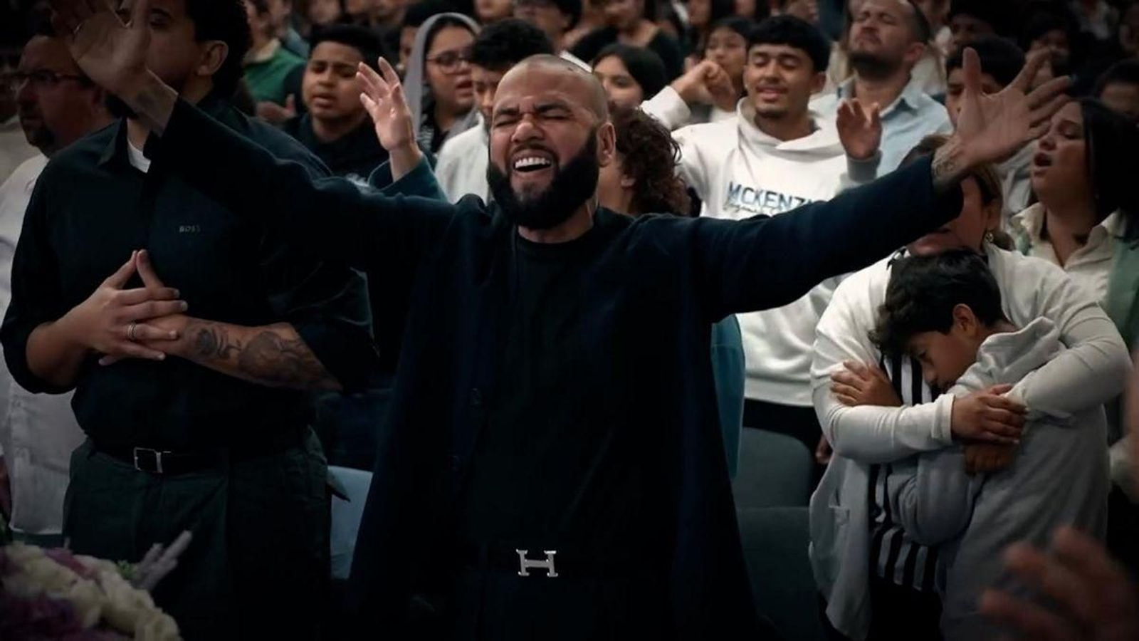 Dani Alves, tras dejar definitivamente el fútbol, ejerce como predicador evangelista en una Iglesia de Girona.