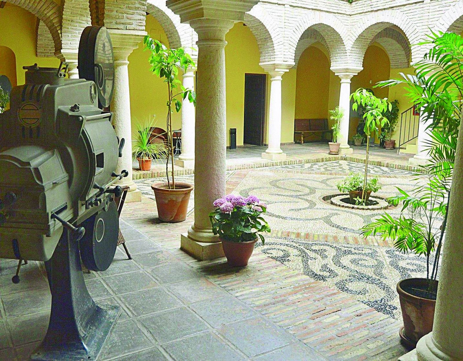 Guía de los Patios: Medina y Corella, 5