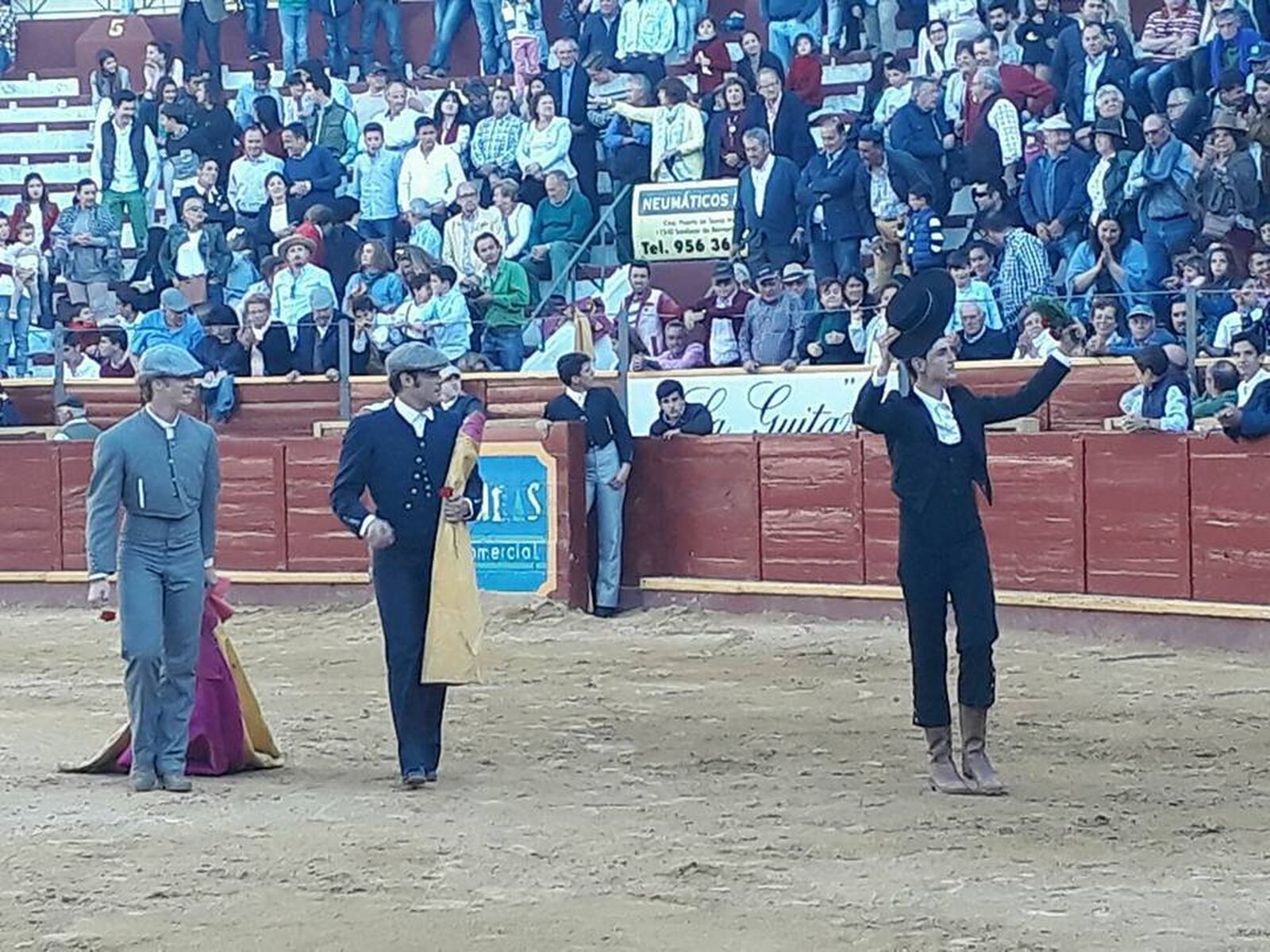 El alumno Diego Amador dio la vuelta al ruedo en su debut en Sanlúcar de Barrameda el pasado día 1 de mayo.