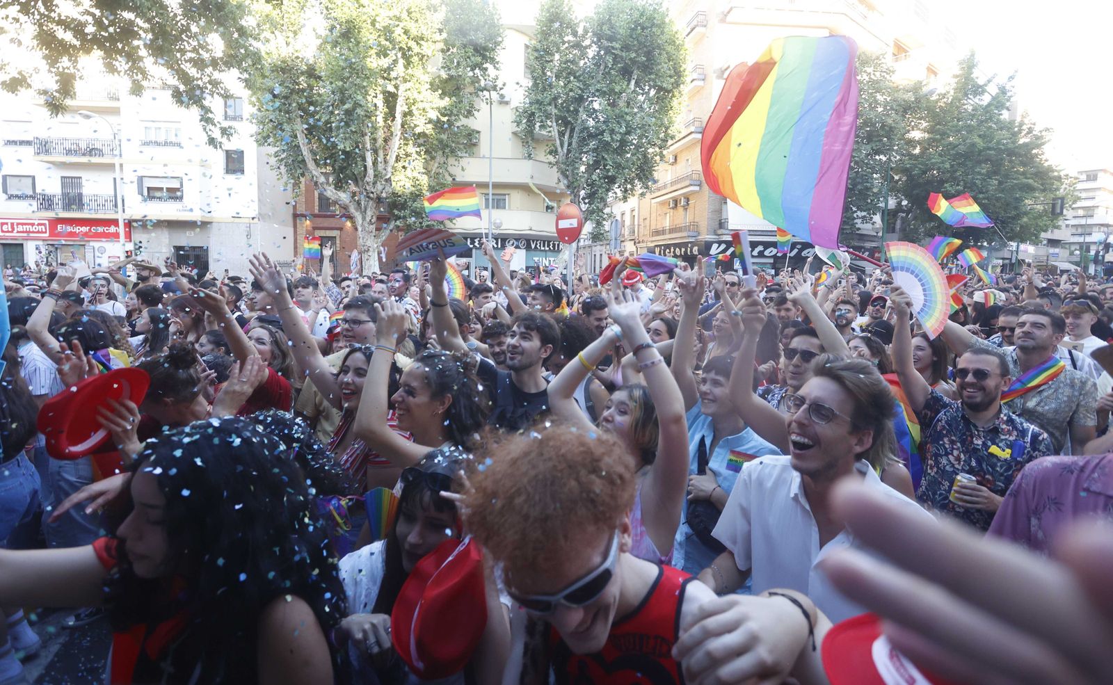 Las imágenes de la cabalgata del orgullo en Sevilla  2022