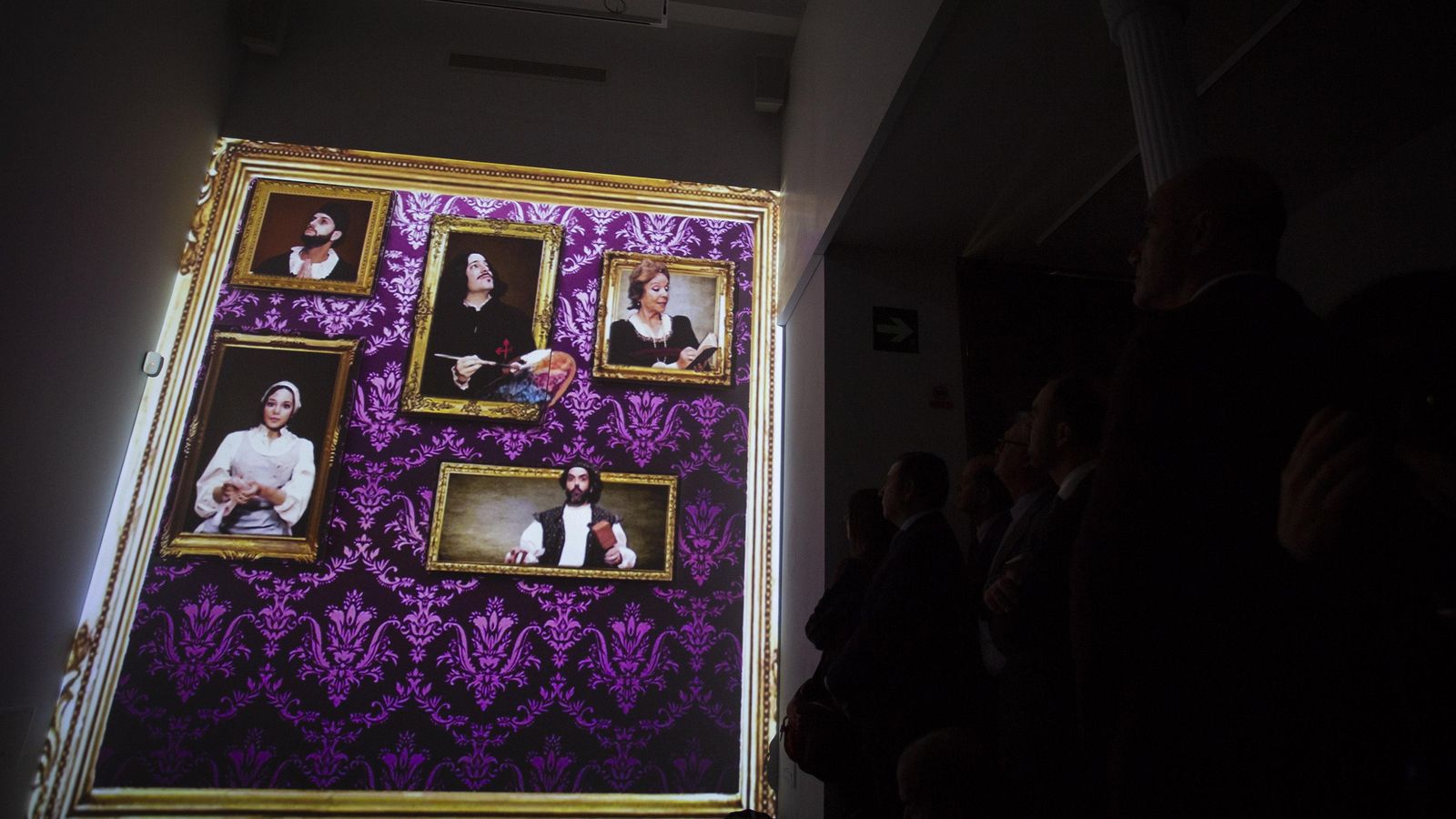 'Mapping' con personajes históricos proyectado durante la inauguración.