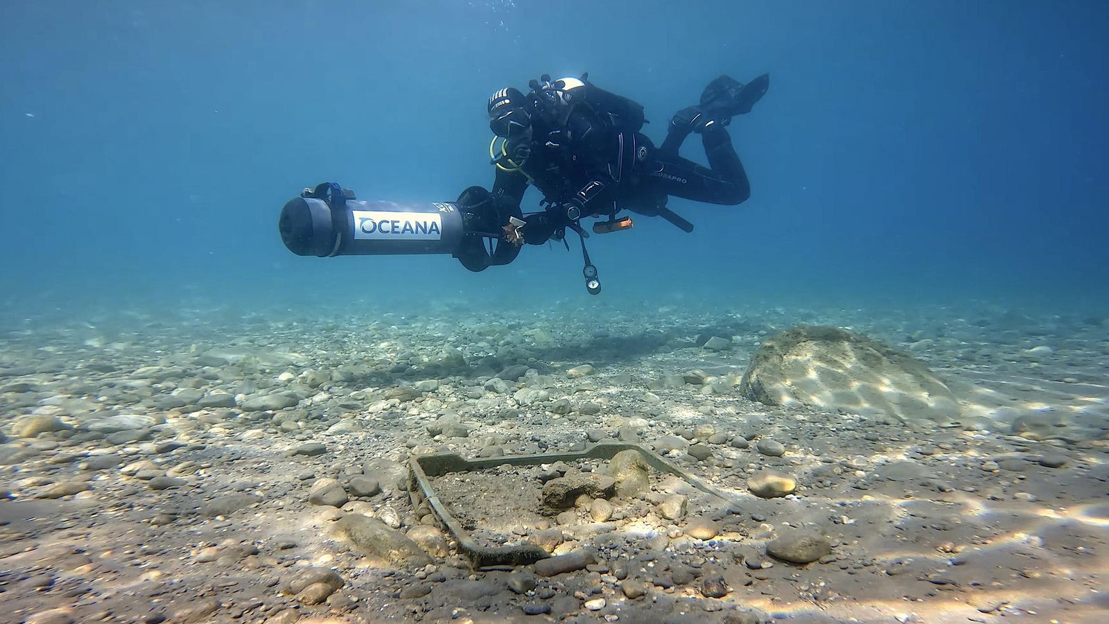 Las cajas de plástico también han llegado a las profundidades marinas