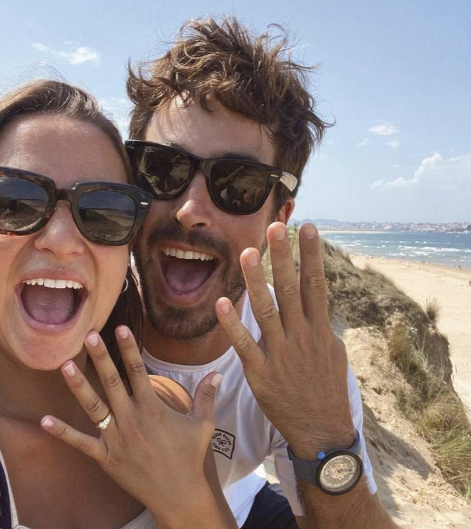 Marta Pombo con su anillo de pedida Marta Pombo con su anillo de pedida