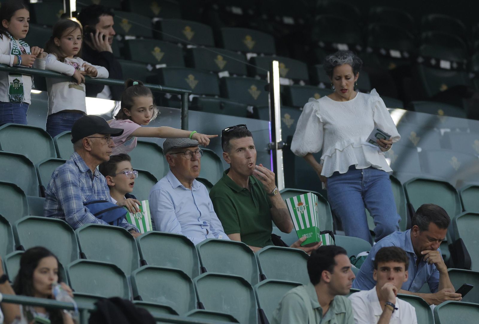 Búscate en las fotos del Betis - Valladolid