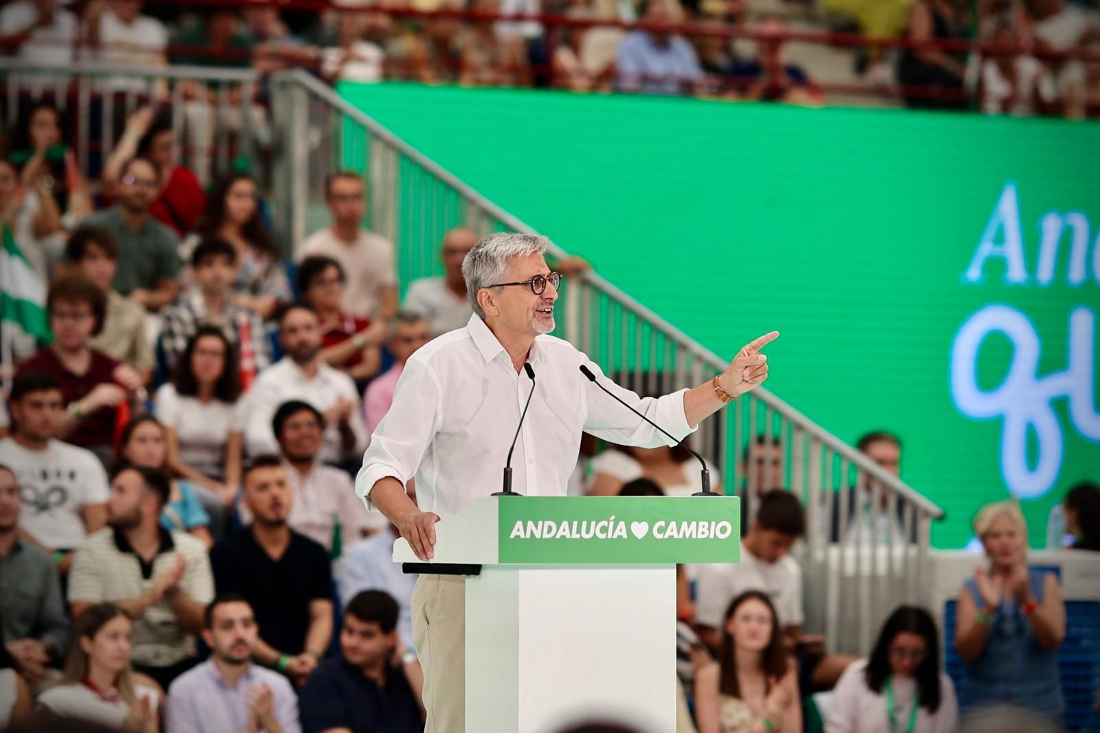 Sánchez arropa la candidatura de Montero en un multitudinario acot en Málaga, en imágenes