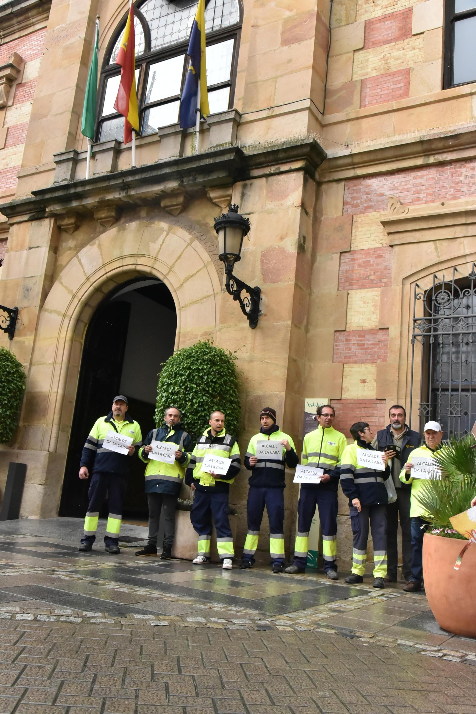 Protesta de los trabajadores despedidos de Algesa.