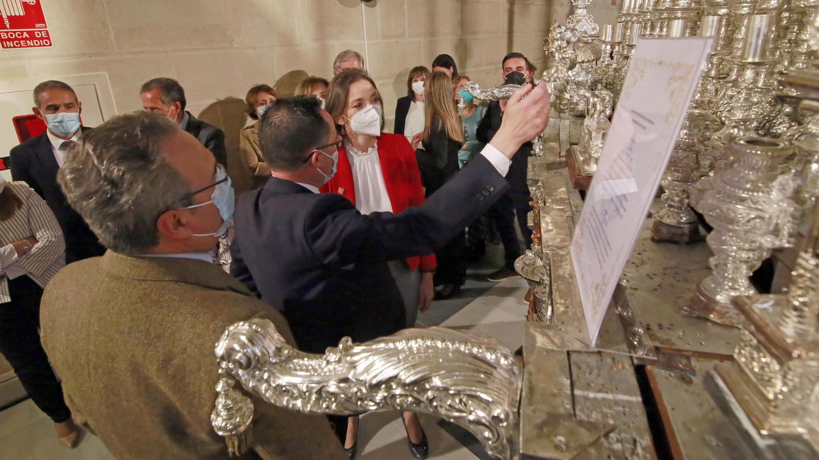 La ministra Reyes Maroto visitando la exposición cofrade en Jerez