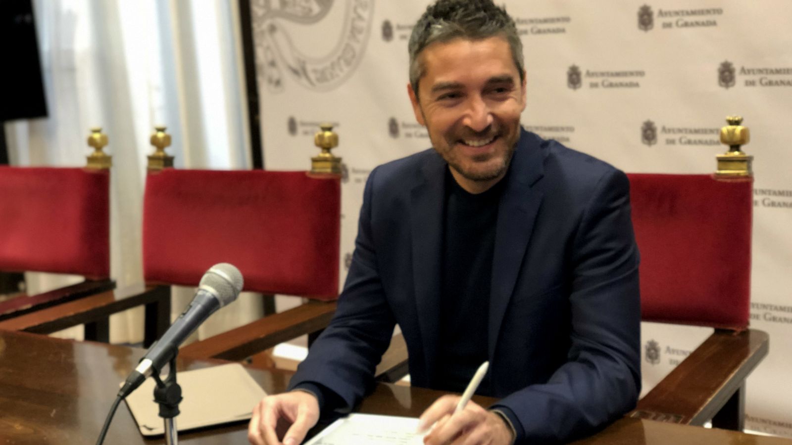 Manuel Olivares en rueda de prensa.