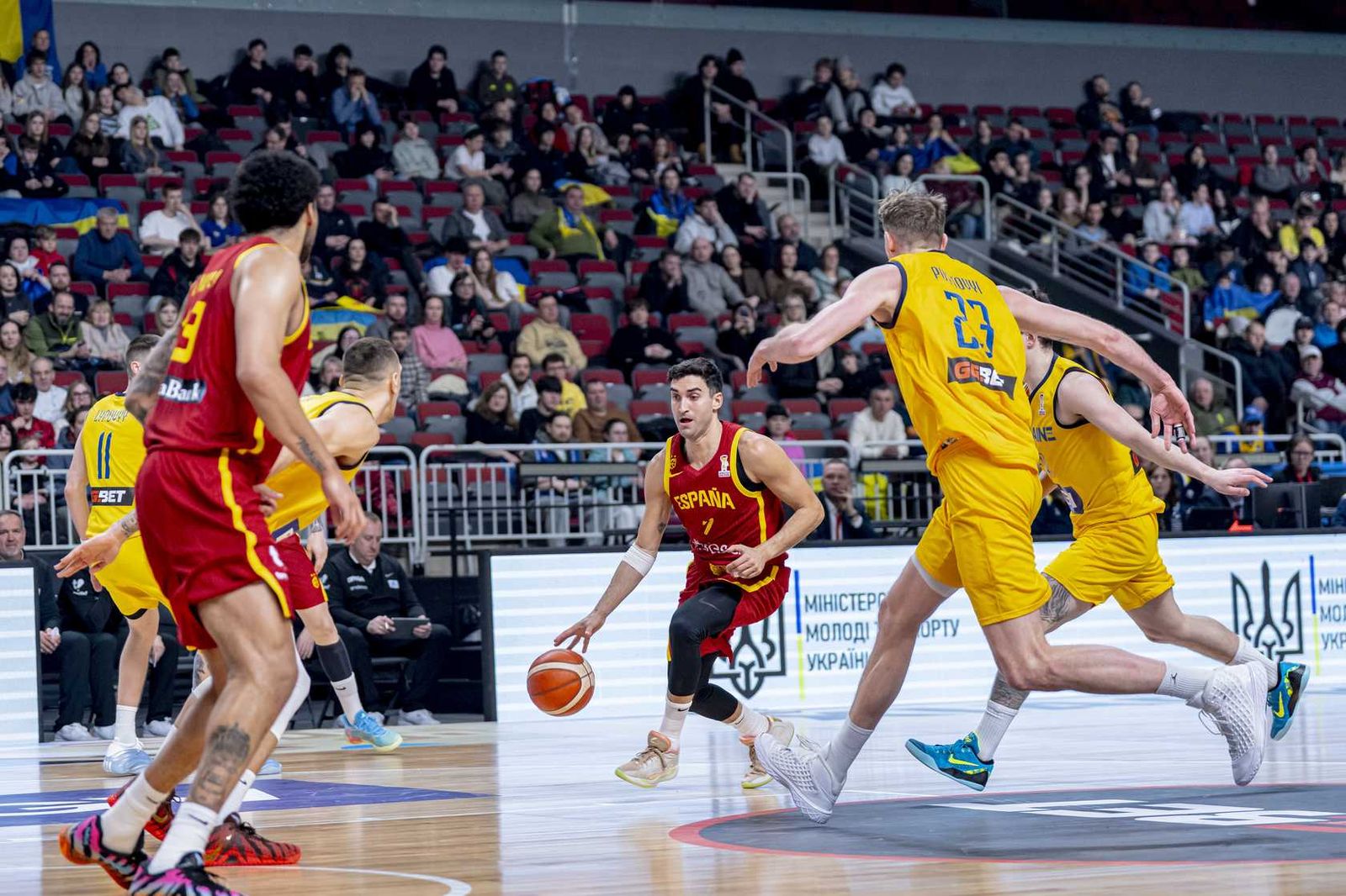 Buen papel de Francis Alonso en el triunfo de España ante la Ucrania de Daniil Shelist (66-86)