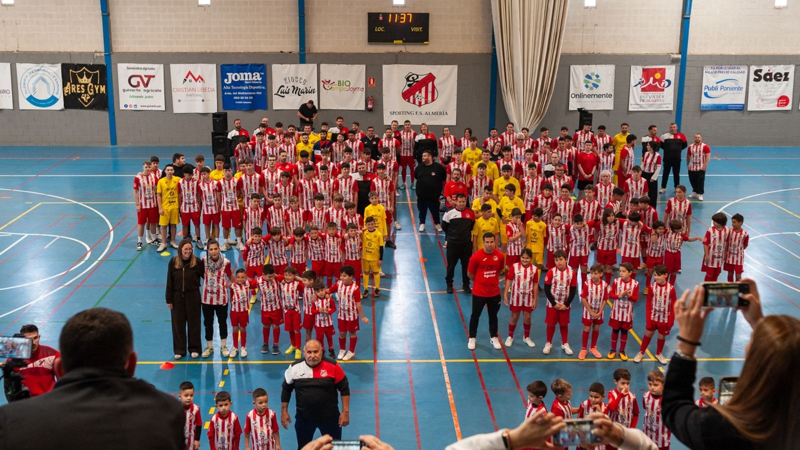 Presentación oficial del equipo almeriense en el Pabellón Municipal José Antonio Segura.