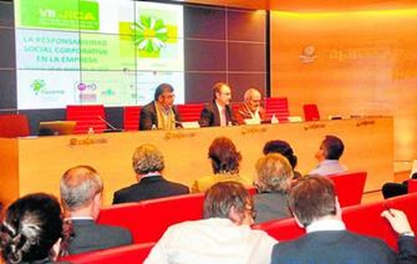 Ángel Gómez, vicepresidente de Flacema, Feliciano González, presidente de Flacema, y Joaquín Barrera, representante de MCA UGT.