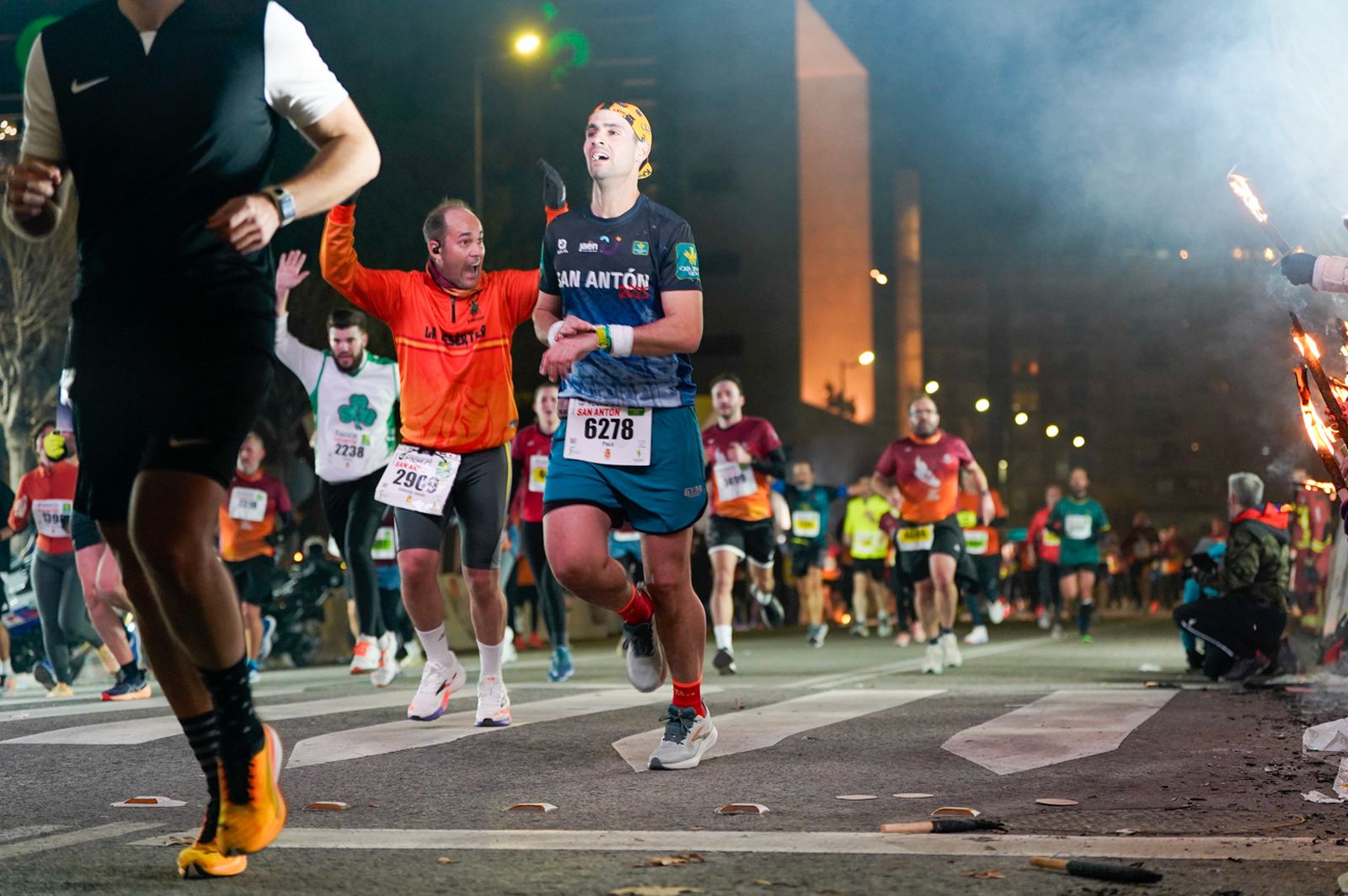 En imágenes: búscate en tu llegada a meta de la Carrera de San Antón 2026 (11)