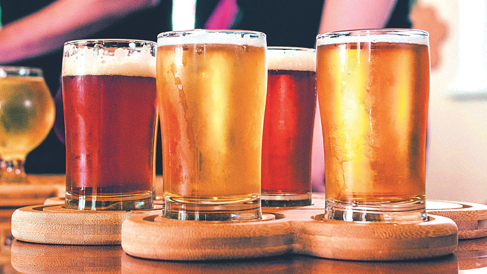 La cerveza posee varios beneficios.