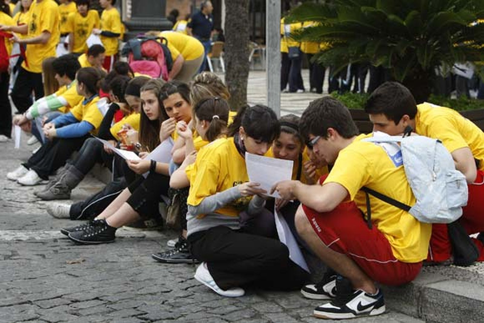 La plaza de San Juan de Dios ha sido el punto de partida de esta tercera edición de la prueba, en la que participan 110 grupos

Foto: Jose Braza